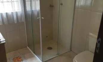 Imagem 2: Casa de três quartos, Sala, Cozinha ampla, garagem e quintal