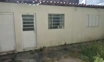 Imagem 5: Casa velha tem 2 dorms., sala, cozinha WC, edícula no fundo e se localiza na V. Progresso