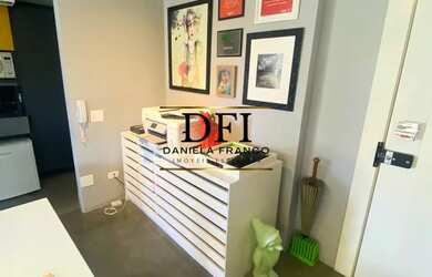 Imagem 3: Sala de 71.0m² no bairro Itaim Bibi, com 2 banheiros e 2 vagas de garagem