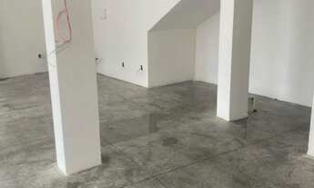 Imagem 6: Ponto comercial de esquina próximo à clínica , fórum e escola