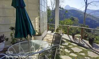 Imagem 4: Casa bem construída, com salão envidraçado e vista para montanhas!