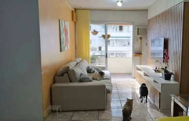 Imagem 2: Apartamento 3 Dormitórios, no Centro a uma Quadra da Beira-mar Norte