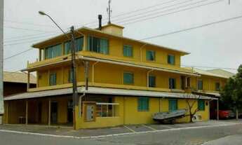 Imagem: Prédio com 4 apartamentos e 4 sala comercial