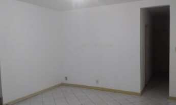 Imagem 2: 2 Quartos , nascente , 2º andar escada , sem garagem . Próximo a prorural