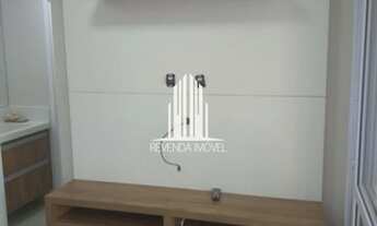 Imagem 5: Vista para praça arborizada na saída do condomínio, próximo a comércio (supermercado, farm