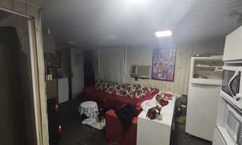 Imagem: Casa de pinus em boas condições completa