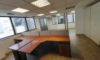 Imagem 3: 100 m2 de area util disribuidos em 5 salas, 2 banheiros, frente, face SUL