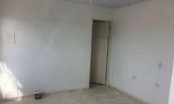 Imagem 2: Casa com Quarto , Sala e Cozinha , Banheiro e Quintal