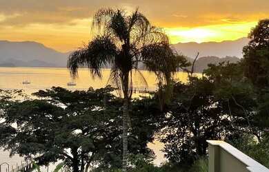 Imagem 6: Refúgio dos sonhos em Angra dos Reis, onde a beleza do litoral encontra a perfeição arquit