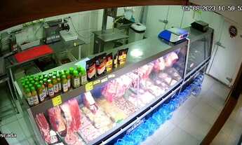 Imagem 2: Casa de carnes e padaria na avenida