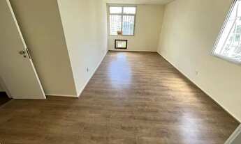 Imagem 6: Amplo apartamento composto por 3 quartos sendo 1 suíte e 2 vagas de garagem. Prédio bem lo