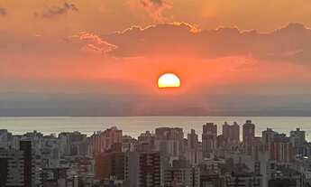 Imagem 3: Apartamento Totalmente Mobiliado em Andar Alto no Petrópolis