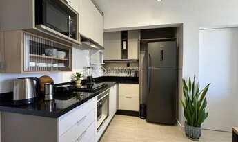 Imagem 2: Oportunidade Imperdível no Centro de Balneário Piçarras com Vista para o Mar!