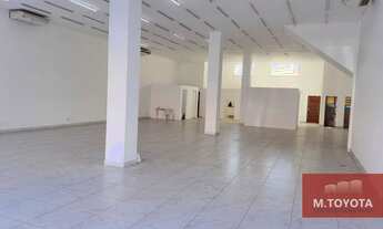 Imagem: Amplo salão comercial, com 04 banheiros