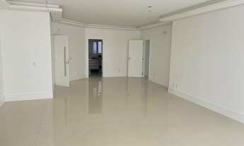 Imagem 3: Apartamento para aluguel possui 250 metros quadrados com 4 quartos em Centro - Florianópol