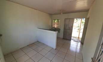 Imagem 4: Casa individual. Bairro Jardim Carioca. 1 quarto, sala cozinha, varanda e quintal