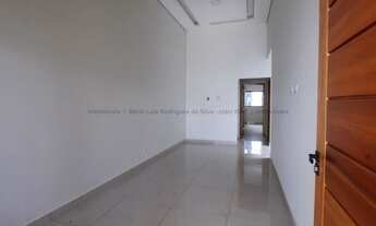 Imagem 2: Rita Vieira Linda Casa com Área Gourmet e Terreno nos Fundos