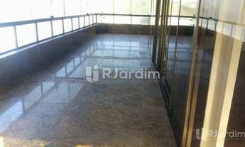 Imagem: Praia. Lazer e segurança. Apartamento com