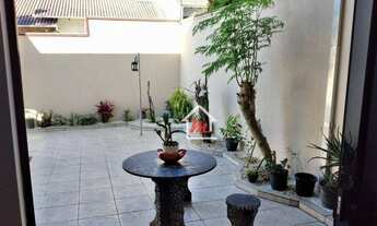 Imagem 4: Linda casa com 2 dormitórios à venda, 336 m² de área construída, com piscina em excelente