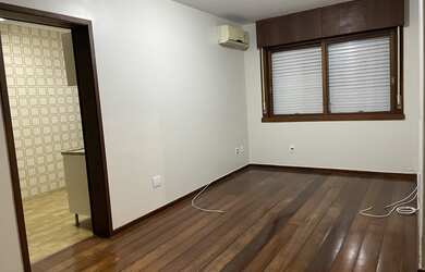 Imagem 6: Apartamento com sacada para venda tem 87 m² com 3 quartos em Floresta - Porto Alegre - RS