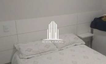 Imagem 6: Vista para praça arborizada na saída do condomínio, próximo a comércio (supermercado, farm