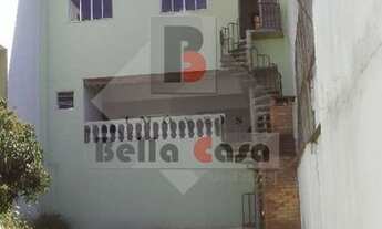 Imagem: SOBRADO COM QUADRA DE FUTEBOL