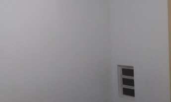 Imagem 4: 2 Quartos , nascente , 2º andar escada , sem garagem . Próximo a prorural