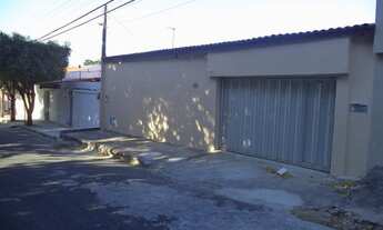 Imagem: Casa plana 3 qrtos em rua pública no Edson