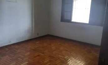 Imagem 5: Casa de três quartos, Sala, Cozinha ampla, garagem e quintal