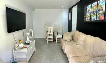 Imagem 7: Apartamento frente com 2 quartos (1 suíte), sala, varanda, cozinha, área de servido e depe