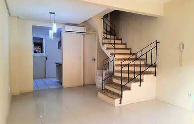 Imagem 2: Casa sobrado em condomínio semimobiliada, 2 dormitórios, 1 vaga de garagem, no Rio Branco