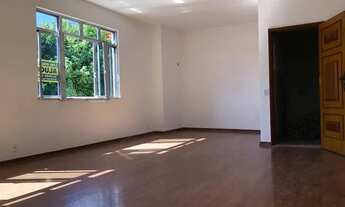 Imagem 7: Apartamento com três quartos sendo um suíte com vaga. Condomínio fechado com churrasqueira