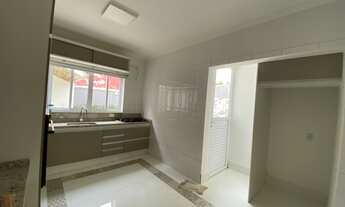 Imagem 4: Casa para aluguel tem 280 metros quadrados com 4 quartos, sendo 1 suíte master