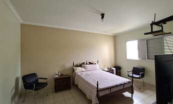 Imagem 4: Sobrado para venda possui 279 m² com 4 quartos no Bairro Saraiva - Uberlândia - MG