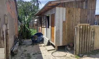 Imagem 2: Casa meia água possuindo um quarto, banheiro e cozinha