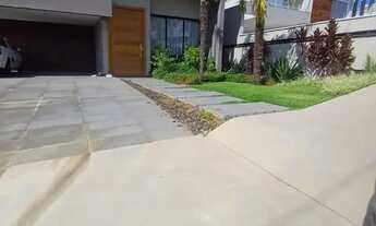 Imagem 3: Casa de condomínio para venda possui 250 metros quadrados em Ponte Nova - Extrema - Minas