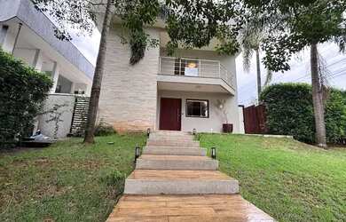 Imagem 2: Sobrado para venda possui 257 metros quadrados com 4 quartos