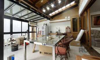 Imagem 7: Casa de três quartos, suíte e quatro vagas de garagem no bairro Menino Deus em Porto Alegr