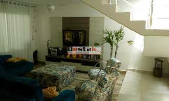 Imagem 7: Sobrado para venda possui 220 metros quadrados com 3 quartos