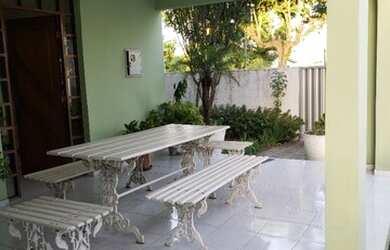 Imagem 2: Vendo Bela Casa de Esquina no Bairro do Centro com 03 Quartos e 04 Vagas