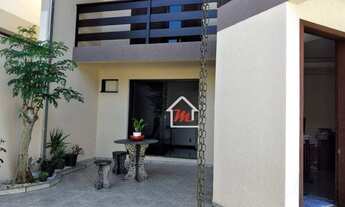 Imagem 3: Linda casa com 2 dormitórios à venda, 336 m² de área construída, com piscina em excelente