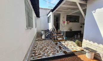 Imagem 3: 300m² de terreno (10 x 30) e 350m² de construção. 5 casas e 1 salão pequeno