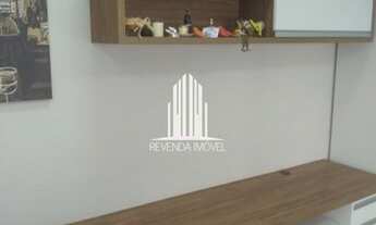 Imagem 3: Vista para praça arborizada na saída do condomínio, próximo a comércio (supermercado, farm