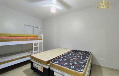 Imagem 5: Apartamento na quadra mar da Praia das Pitangueiras com 2 dormitórios mais dependência Gua