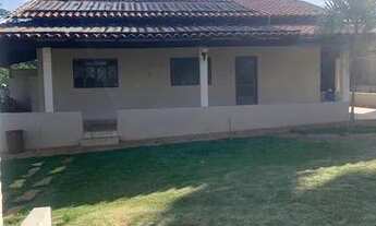 Imagem 2: Lindo Sítio para venda com quadrados com 3 quartos e lago no fundo