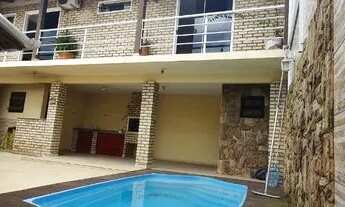 Imagem: Casa á venda no centro de Balneário Camboriú