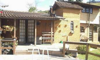 Imagem 2: Linda propriedade,charmosa casa,jardim,lago, frutíferas, rio passante ao fundo, no Vale d