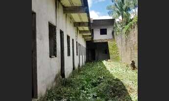 Imagem 2: Vila de kit net inacabada