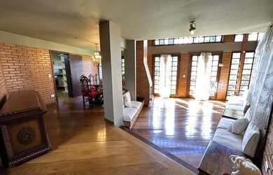 Imagem 6: Excelente residência em rua calma no bairro Pilarzinho com 302 m²