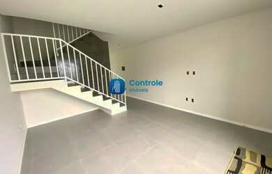 Imagem 3: Sobrado pronto pra morar com 02 suítes no bairro Areias - São José/SC